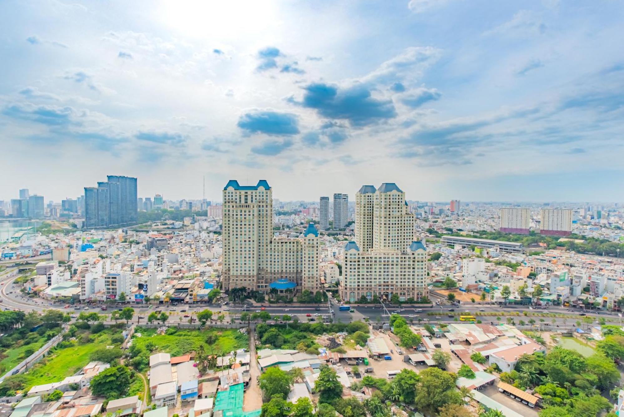 Chalton Suites - Landmark 81 Area, Ice Rink & Grand Park Ho Chi Minh City Exterior photo